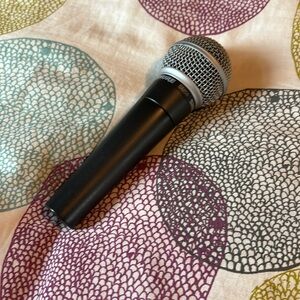 Daughter’s shure mic. No cord
